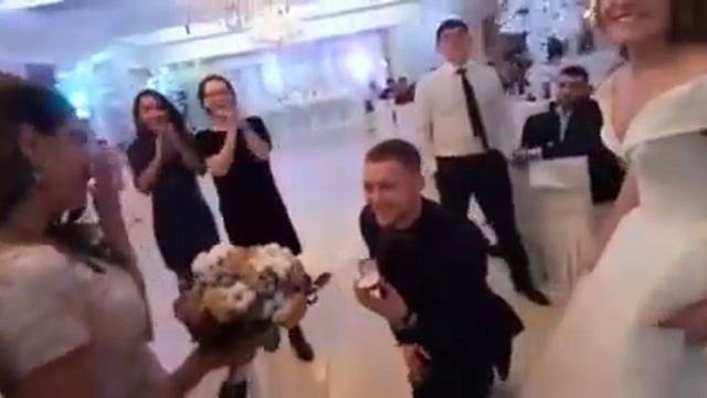 очень красивое предложение на свадьбе! смотреть онлайн