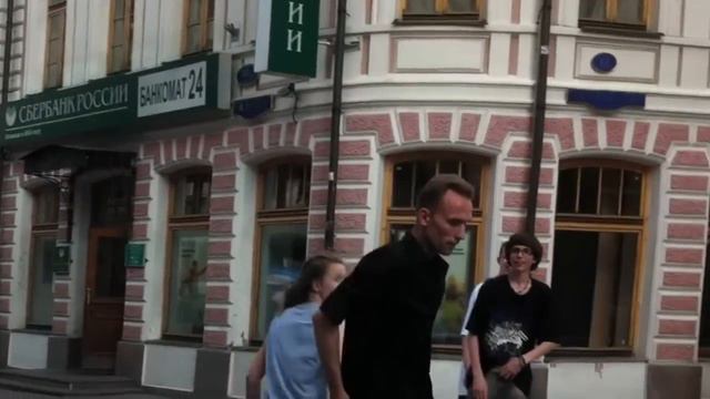 Пьяный мужчина против подростов. Денсбатл. Часть 3 смотреть онлайн