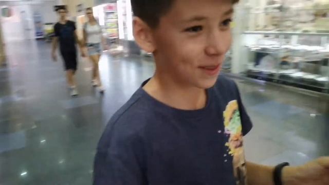 Весёлые задания в ТЦ/наказание смотреть онлайн