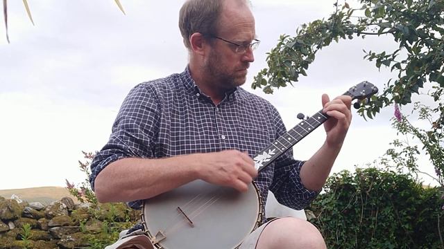 Soldiers' Joy on my new / old short scale banjo. смотреть онлайн