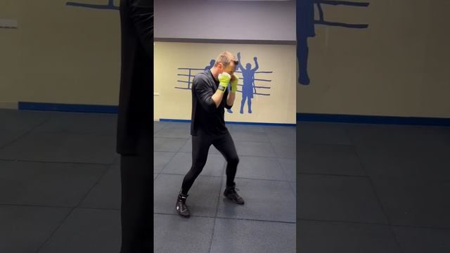 Бокс! Отработка перед зеркалом! Левый прямой по корпусу с переводом правого прямого в голову. смотреть онлайн