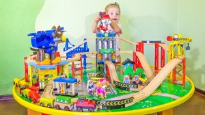 Настя и Патруль строят город!