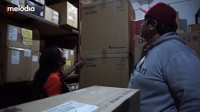 LEBIH DARI 700 BRAND & 20.000 PRODUK ALAT MUSIK DI SURABAYA?? | GREBEK GUDANG MELODIA MUSIK SURABAY смотреть онлайн