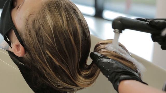 How To Create Amethyst Blonde Hair With Illumina Color | Wella Professionals #WellaEducation смотреть онлайн