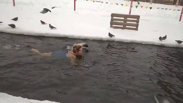 ЗАКАЛИВАНИЕ / О ПОЛЬЗЕ ПОГРУЖЕНИЯ В ЛЕДЯНУЮ ВОДУ смотреть онлайн