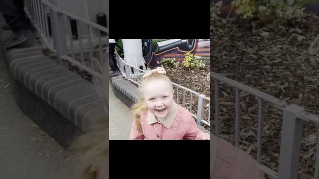 Drayton manor 🎢 1st time on rollercoaster! Savanah and Freya’s world смотреть онлайн