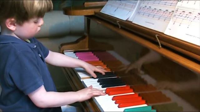4 year old Young Piano Player Bach Prelude 1 in C Major смотреть онлайн