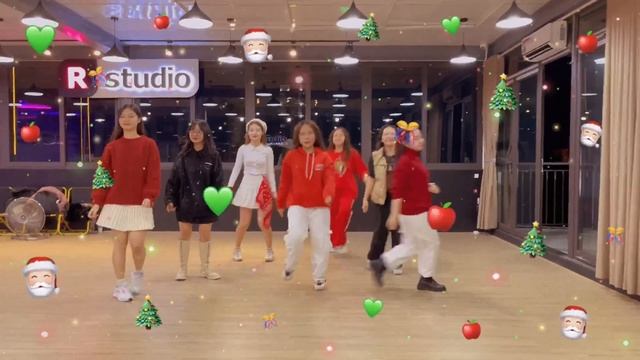 Santa Tell Me + Last Christmas . Quynhdeni Choreo #dance #choreography #merrychristmas