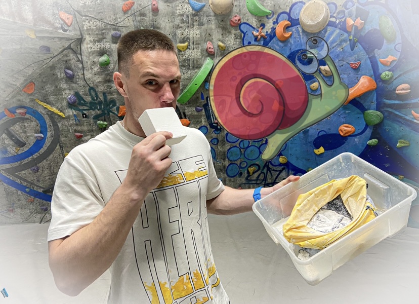 ИГРАЕМ В ЛЕСЕНКУ НА СКАЛОДРОМЕ смотреть онлайн