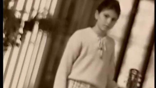 Ilona Csáková - Zavři oči, když se červenám смотреть онлайн