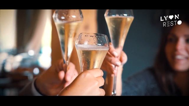 Découverte du restaurant Là-Haut sur la Colline - Saint-Cyr-au-Mont-D'or смотреть онлайн