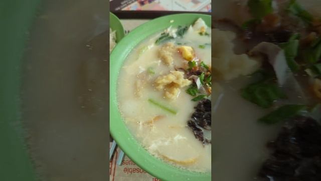 Стритфуд Сингапура. Рыбный суп за 8 долларов. Достойно ли звёзды Мишлен?