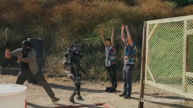 Роботы и кожаные ублюдки с клюшками на полигоне (Озвучка пародии Boston Dynamics от Corridor) смотреть онлайн