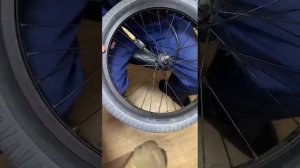 Если покрышка велосипеда вылезает с обода колеса