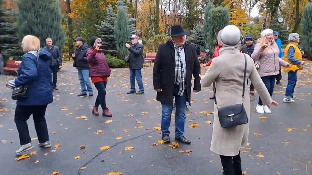 УЖ ДОГОРЕЛ КАЛИНЬІ КУСТ❤️ ТАНЦЬІ В ПАРКЕ ГОРЬКОГО❤️ ХАРЬКОВ 2023 смотреть онлайн