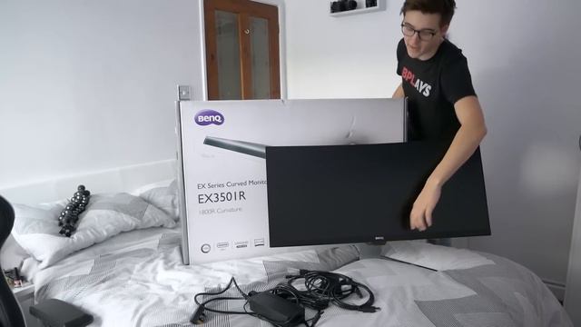 Building My DREAM GAMING/EDITING SETUP for 2018 Part 2: MY DESK SETUP! смотреть онлайн