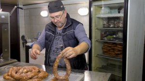 Рецепт домашней колбасы из свинины с сыром. Колбаса варено копченая. ENG SUB