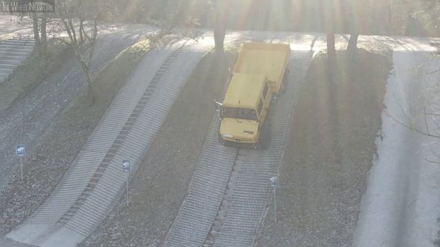 Mercedes-Benz Unimog Off-Road Driving Course смотреть онлайн