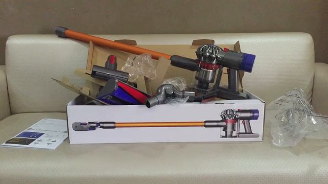 Unboxing Dyson V8 Fluffy смотреть онлайн