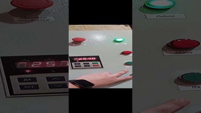 Запуск засыпной дробилки 30квт с УПП.mp4 смотреть онлайн