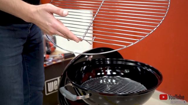 Обзор угольного гриля Weber Compact Kettle 57 см. смотреть онлайн