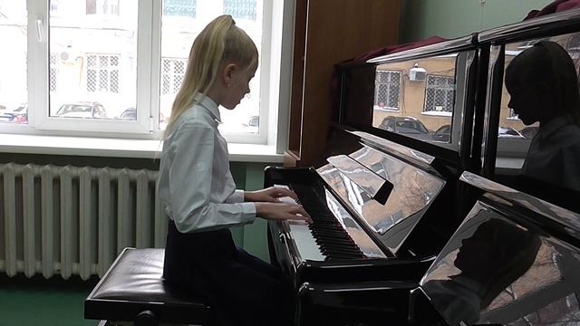 Щербань Екатерина, 10 лет, ДШИ № 23: М. И. Глинка - "Полька", И. С. Бах - "Менуэт" соль минор смотреть онлайн