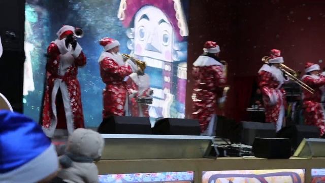 Santa Clause dance | New Year in Russia | Деды Морозы жгут!!! смотреть онлайн