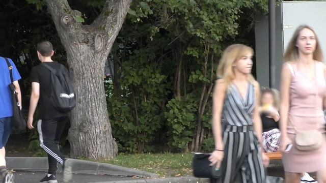 ПРАНК: КОЛОНКА КОММЕНТИРУЕТ ЛЮДЕЙ смотреть онлайн