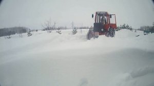 как т 25 справлялся с метровыми сугробами.После сильнего метеля./how the tractor t25 copedsnowdrift