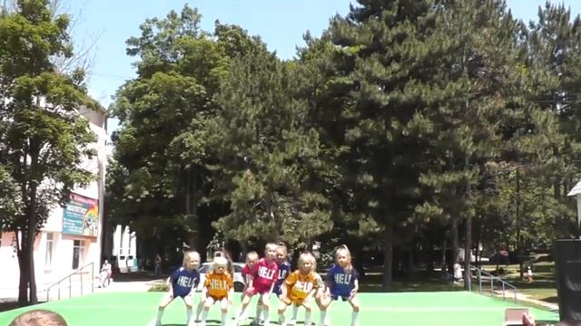 Студия современного танца Аквамарин \ номер " Соседи в шоке" смотреть онлайн