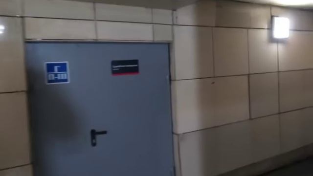 ...как объявляют поезда на Курском вокзале в Москве (январь, 2015) смотреть онлайн