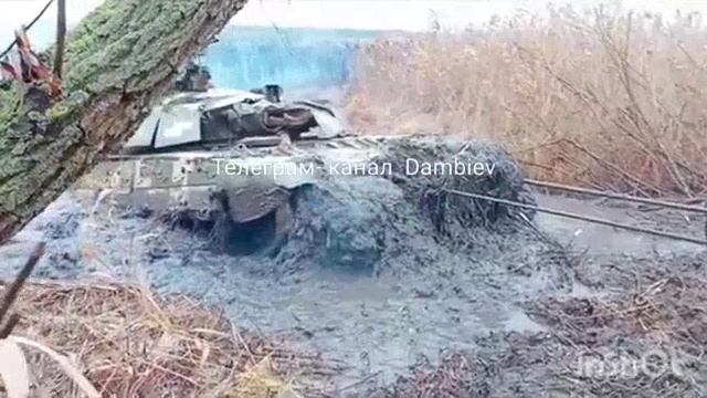 Поврежденный украинский танк Т-64БМ2 смотреть онлайн