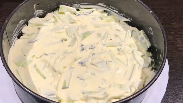 Очень вкусный салат с куриной грудкой и черносливом/Что приготовить на обед/Простой салат смотреть онлайн
