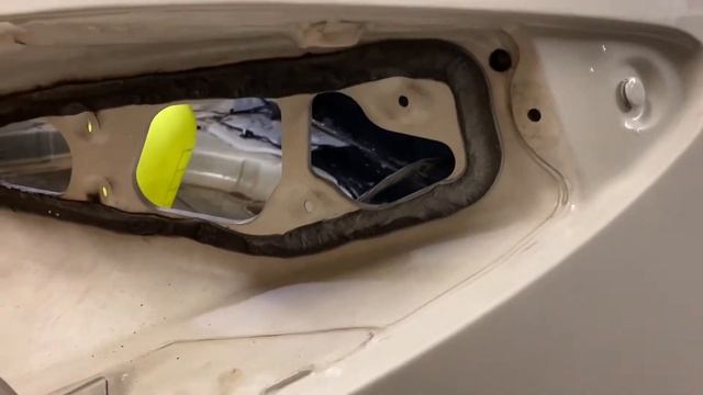 Hyundai Genesis RS. Снятие заднего бампера на Хюндай Генезис. От куда вода в багажнике Хюндай? смотреть онлайн