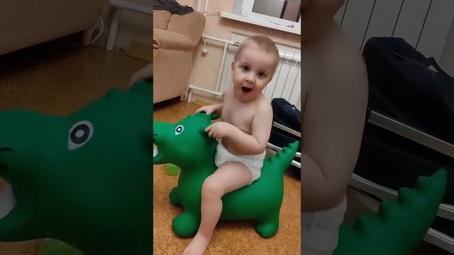 Как приручить дракона ? Видео приколы с детьми