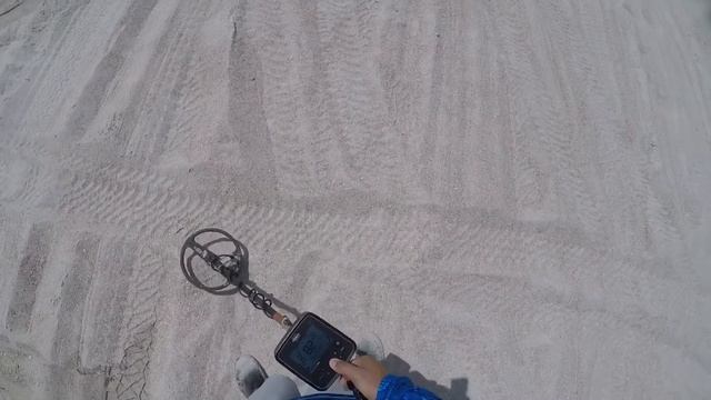 First Silver of 2019! Beach Metal detecting/clean up. Whites TreasurePro. Things to do in Florida смотреть онлайн