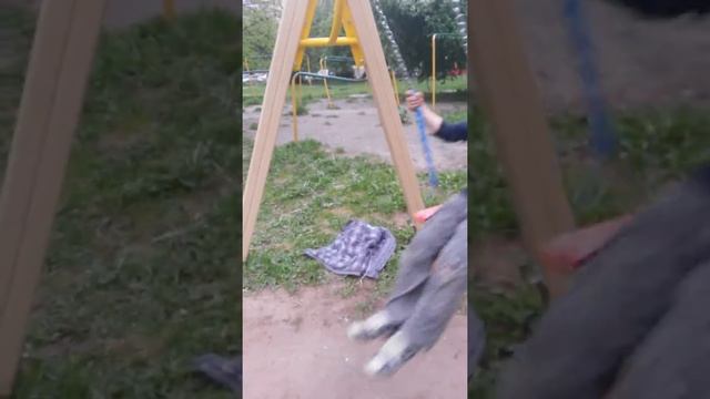 Как правильно качаться на цепочных качелях смотреть онлайн