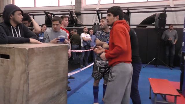 Чемпионат по ММА город Екатеринбург сриди любительских(14) смотреть онлайн