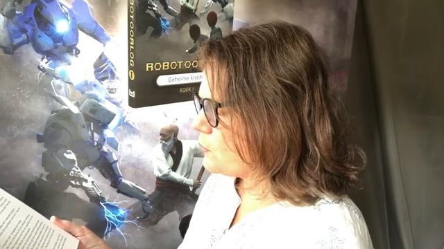 Spannend. Kinderboekenschrijfster Rian Visser vertelt over de serie Robotoorlog. смотреть онлайн