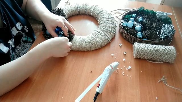 Рождественский венок своими руками из подручных материалов. Мастер-класс. смотреть онлайн
