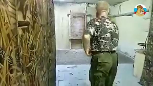Истинный мастер класс по метанию ножей