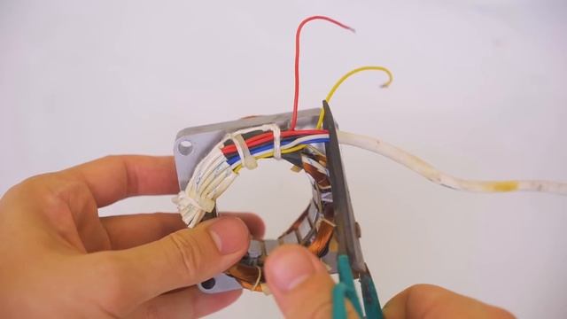 DIY Wind Turbine Generator from old Fan смотреть онлайн