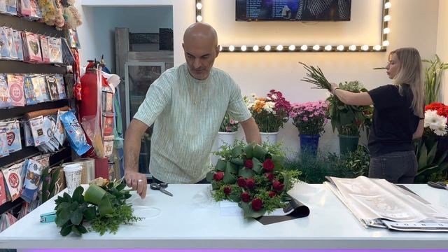 Урок?мастер -класс по сборке одностороннего букета и упаковке в корейском стиле??флорист Артур? смотреть онлайн