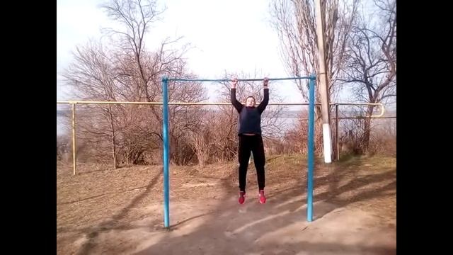 Кто больше подтянется на турнике? / Заруба Между Школьниками! смотреть онлайн