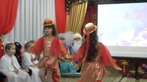 Танец рыбок на новогоднем утреннике 2018 в старшей группе Муз  рук  Максюта Г  В