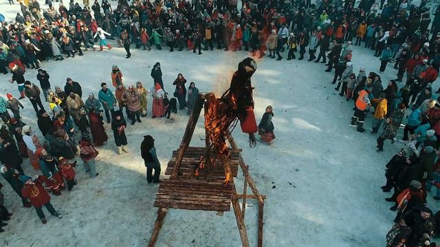 Сжигание чучела масленицы на поляне (2019). Часть 12 смотреть онлайн