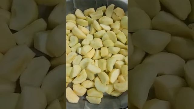 15 октября 2023 г.Готовим Шарлотку с яблоками. Preparing charlotte with apples. смотреть онлайн