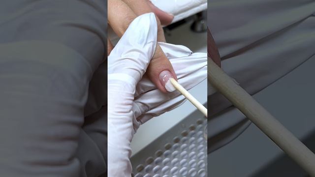 Оно само отвалилось😀 #shorts #маникюр #дизайнногтей #ногти #маникюрдляначинающих #гельлак