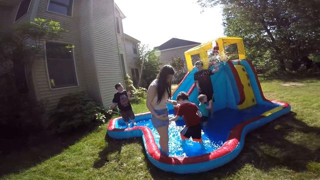 Snowball Fight in the Summer! Giant Inflatable Water Slide Fun with a Snoball Battle Pack смотреть онлайн