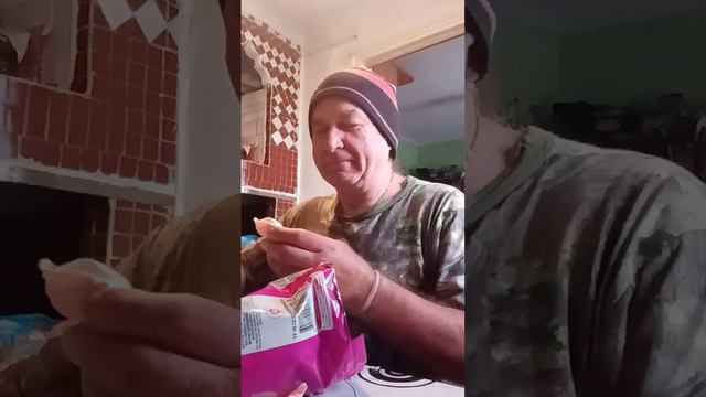 На обзор розовые кукурузные воздушные чипсы из магазина покупочка ем с аппетитом со сметаной смотреть онлайн